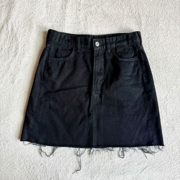 H&M Dresses & Skirts - NWOT H&M Black Denim Raw Hem Mini Skirt